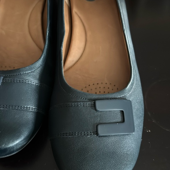 Women's Artisan Clark's flats Sz12M Navy - Picture 4 of 11